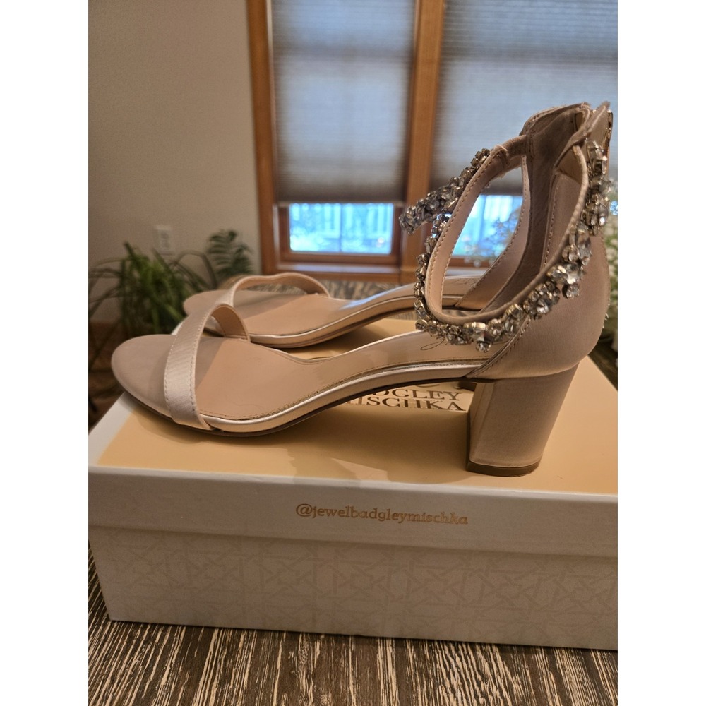 Jewel Badgley Mischka Women's Champagne Rhinestone 2" Heel Ankle Strap 9.5